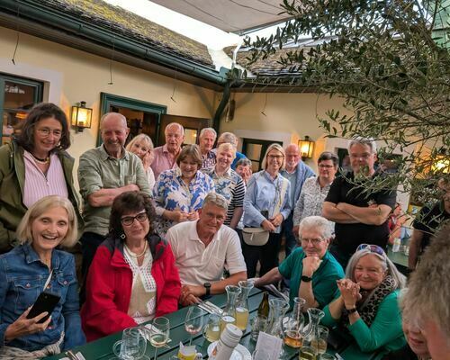 Beim Heurigen 01